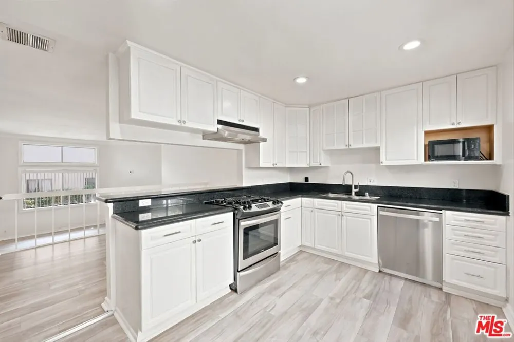14937 Sherman Way #2 Van Nuys, CA 91405