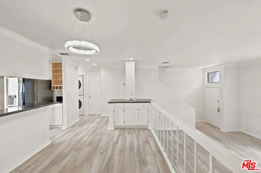 14937 Sherman Way #2 Van Nuys, CA 91405