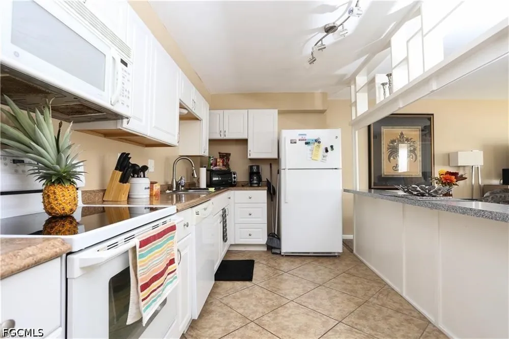 Victoria Drive #204 Cape Coral, FL 33904
