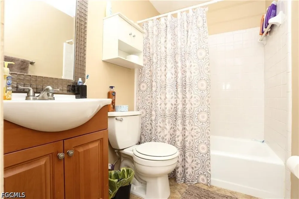 Victoria Drive #204 Cape Coral, FL 33904