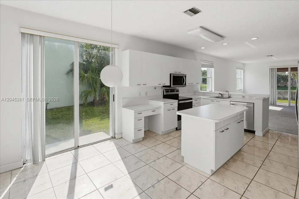 15714 NW 10th St Pembroke Pines, FL 33028
