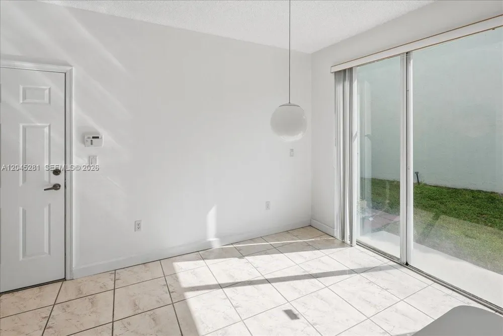 15714 NW 10th St Pembroke Pines, FL 33028