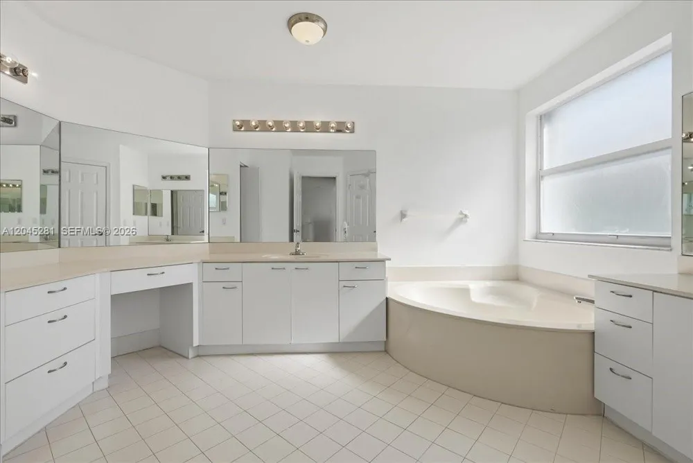 15714 NW 10th St Pembroke Pines, FL 33028