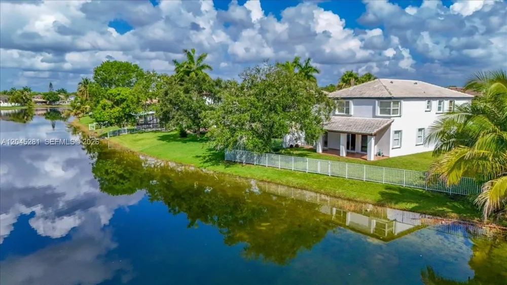 15714 NW 10th St Pembroke Pines, FL 33028