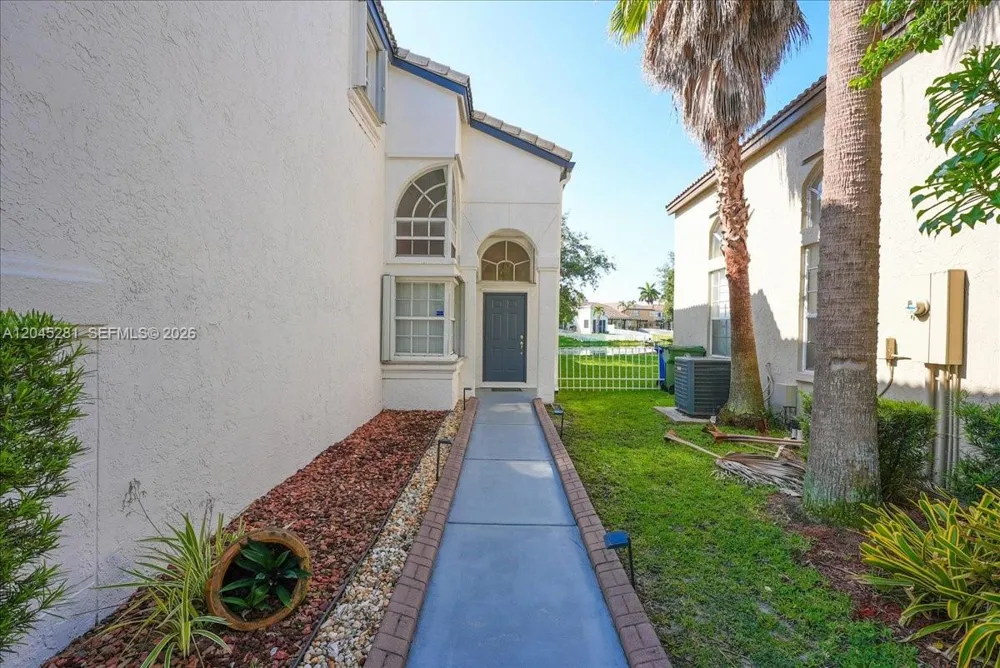 15714 NW 10th St Pembroke Pines, FL 33028