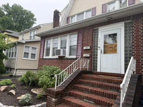 551 OLYMPIA AVE