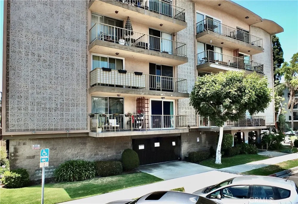 545 Chestnut Avenue #203 Long Beach, CA 90802