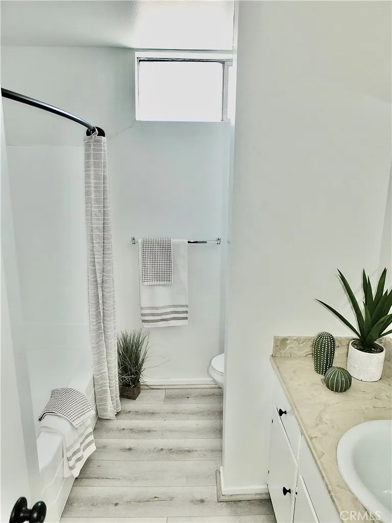 545 Chestnut Avenue #203 Long Beach, CA 90802