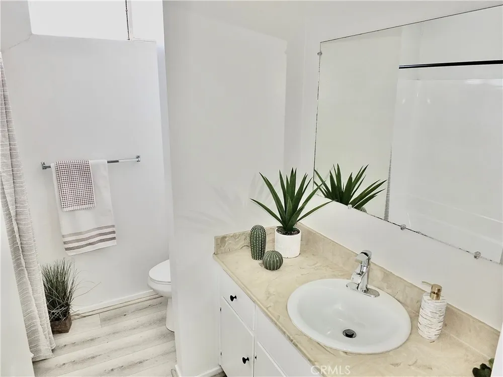 545 Chestnut Avenue #203 Long Beach, CA 90802