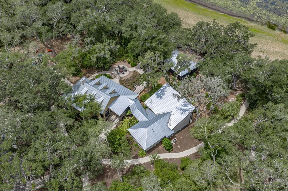 5904 SHELL RIDGE DRIVE Lithia, FL 33547