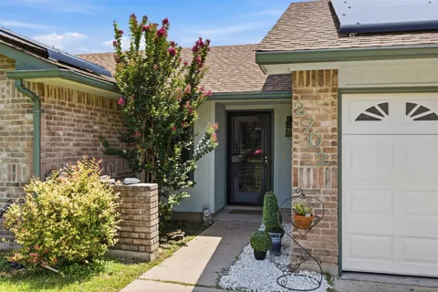 2702 Julie Cove