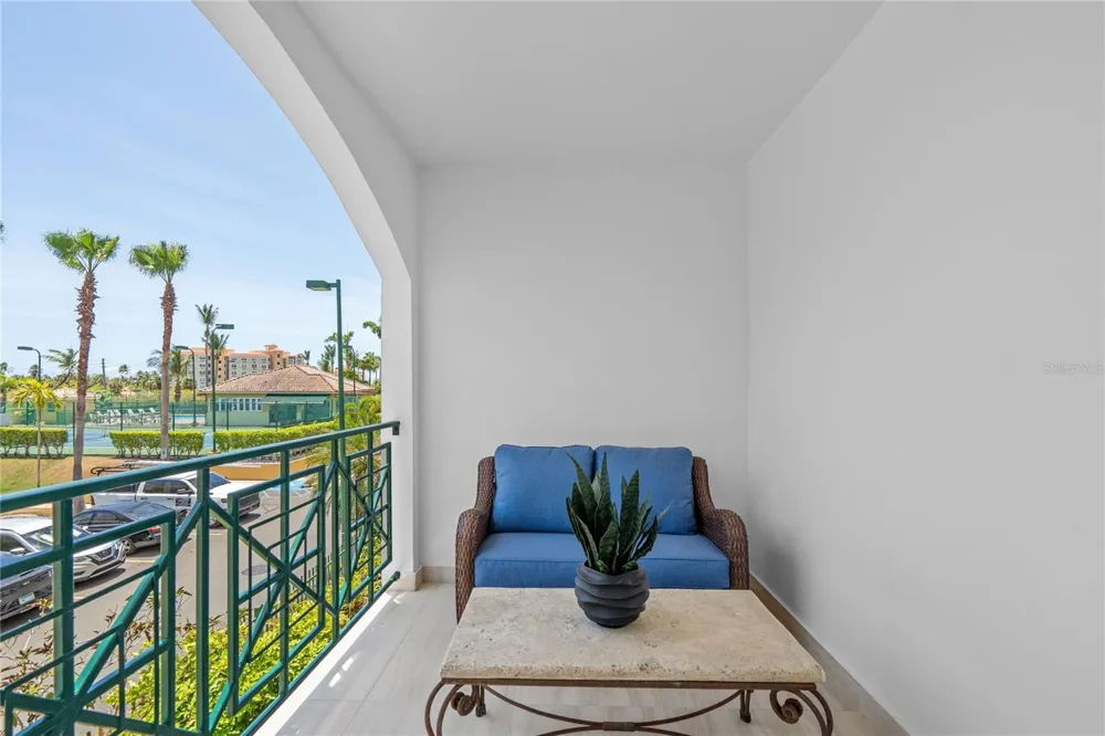 6690 Rd. ROYAL PALM COND. #D-101 Vega Alta, PR 00692
