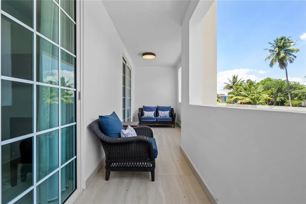6690 Rd. ROYAL PALM COND. #D-101 Vega Alta, PR 00692
