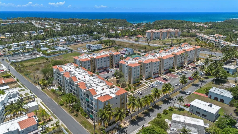 6690 Rd. ROYAL PALM COND. #D-101 Vega Alta, PR 00692