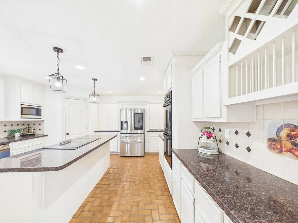 111 Cherrywood Dr Lake Jackson, TX 77566