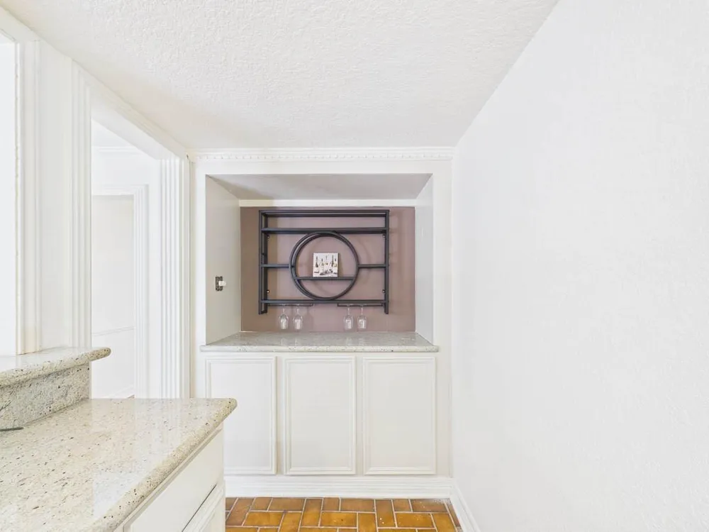 111 Cherrywood Dr Lake Jackson, TX 77566