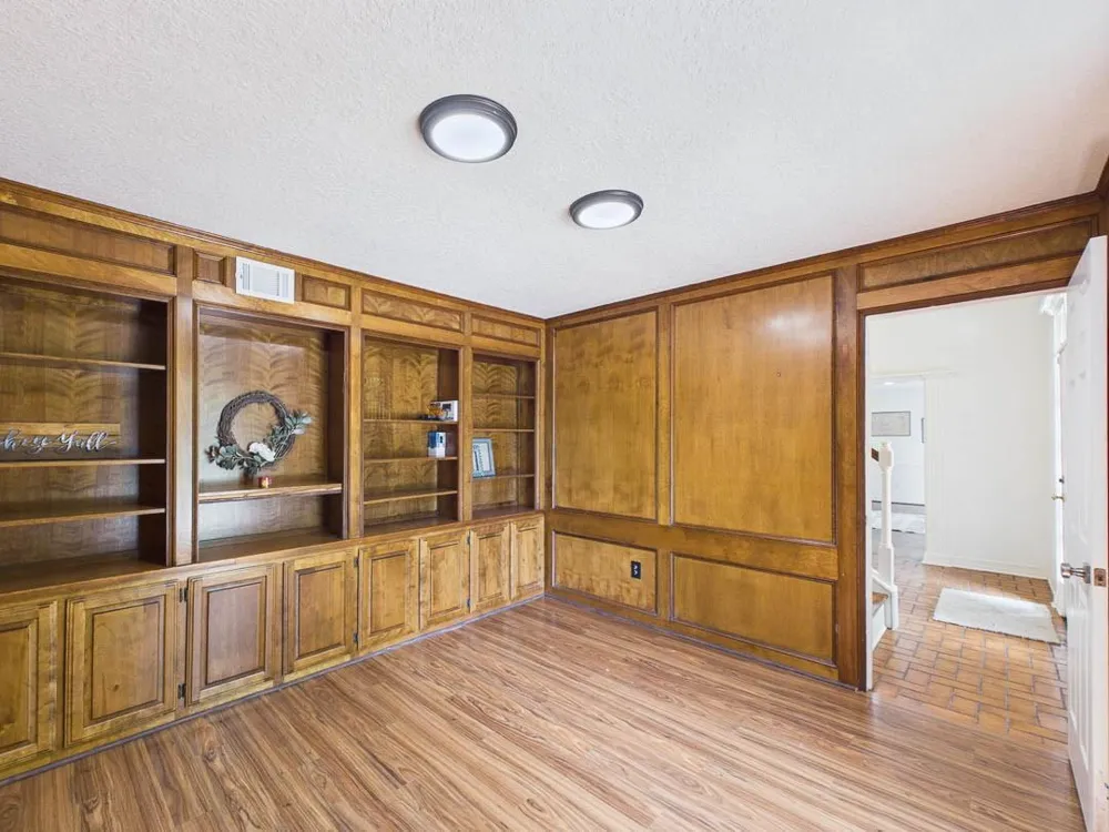 111 Cherrywood Dr Lake Jackson, TX 77566