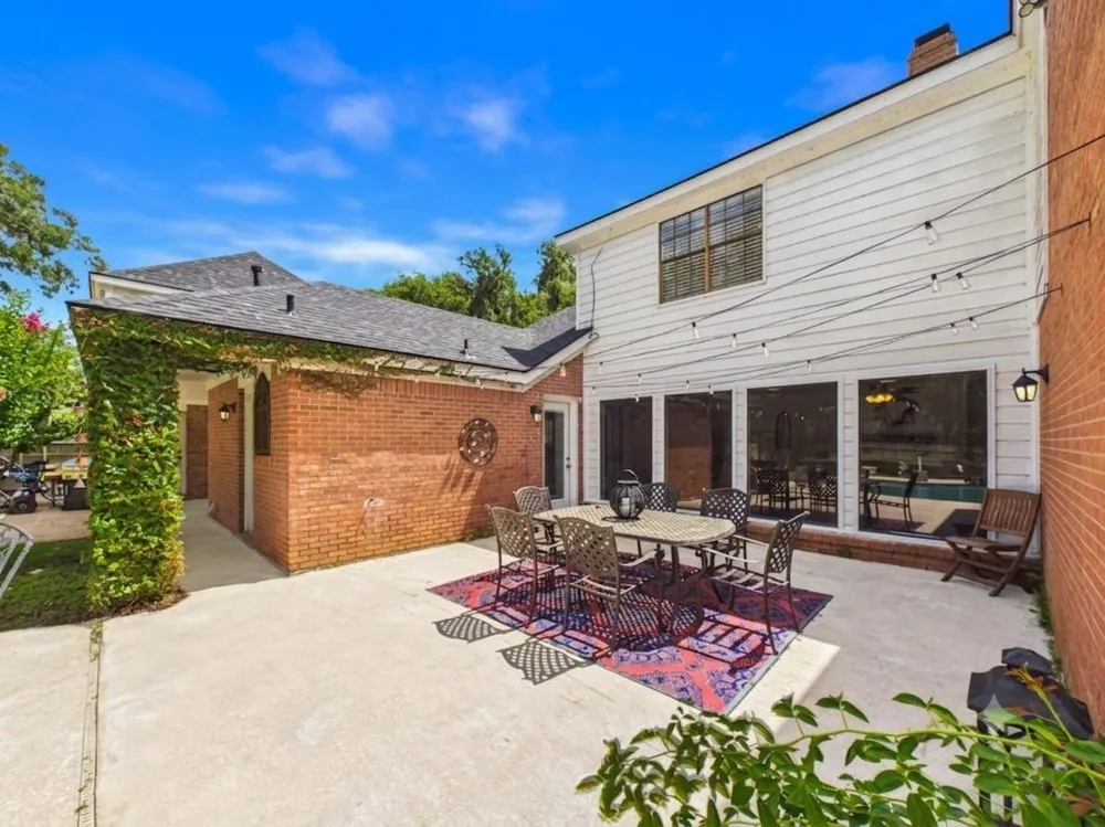 111 Cherrywood Dr Lake Jackson, TX 77566