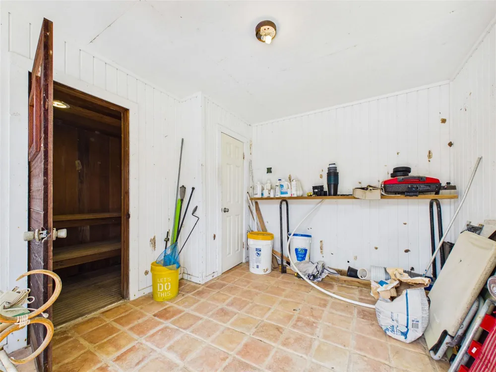 111 Cherrywood Dr Lake Jackson, TX 77566