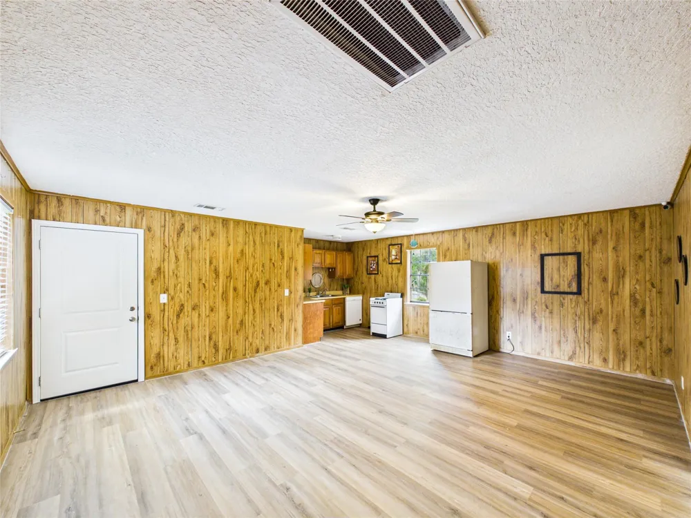111 Cherrywood Dr Lake Jackson, TX 77566
