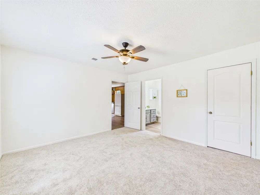 111 Cherrywood Dr Lake Jackson, TX 77566