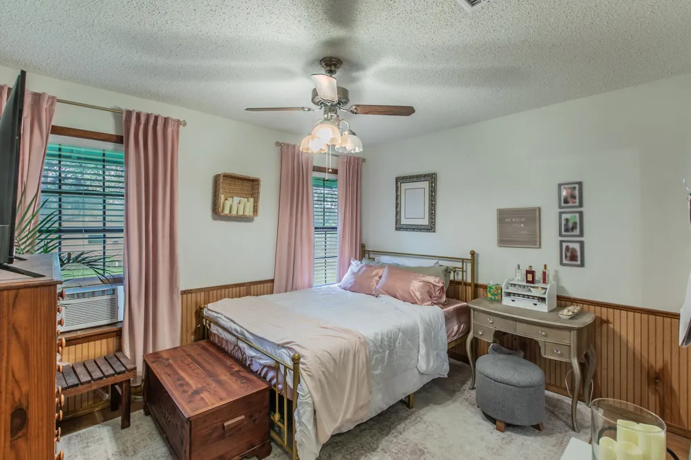 136 Redbird Lane Smithville, TX 78957