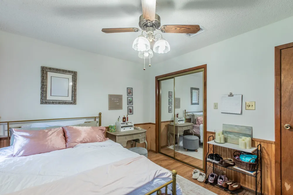 136 Redbird Lane Smithville, TX 78957