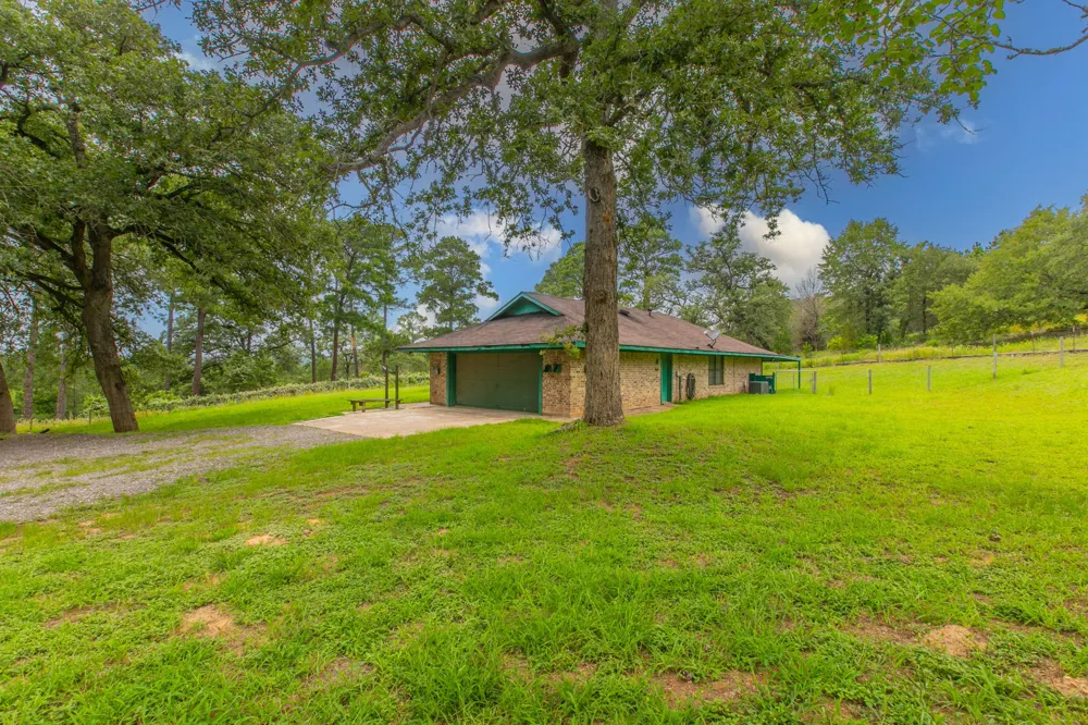 136 Redbird Lane Smithville, TX 78957