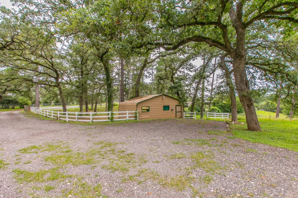 136 Redbird Lane Smithville, TX 78957