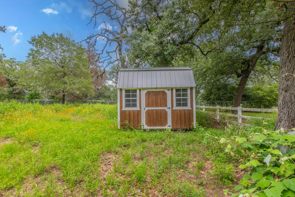 136 Redbird Lane Smithville, TX 78957