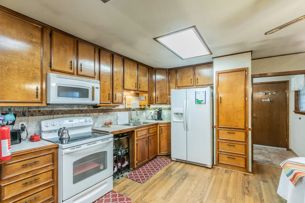 136 Redbird Lane Smithville, TX 78957