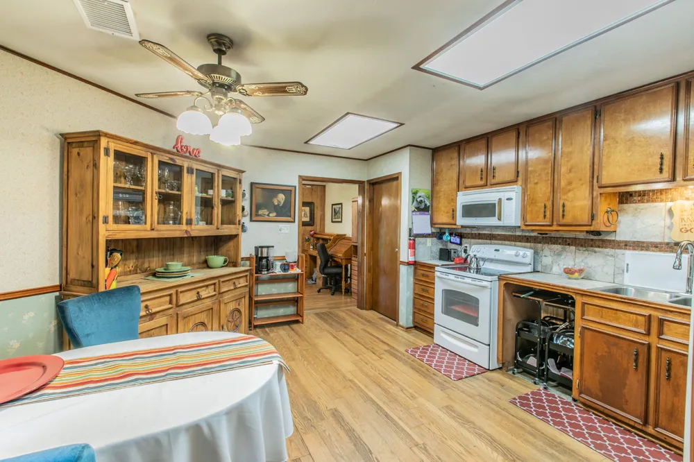 136 Redbird Lane Smithville, TX 78957