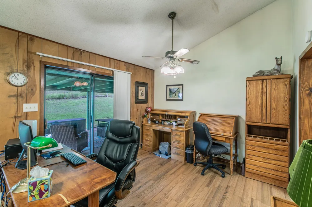 136 Redbird Lane Smithville, TX 78957