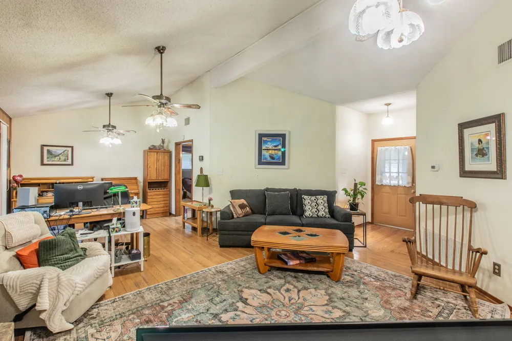 136 Redbird Lane Smithville, TX 78957