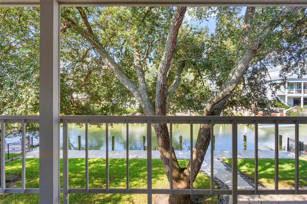 67 Harbor Lane Kemah, TX 77565