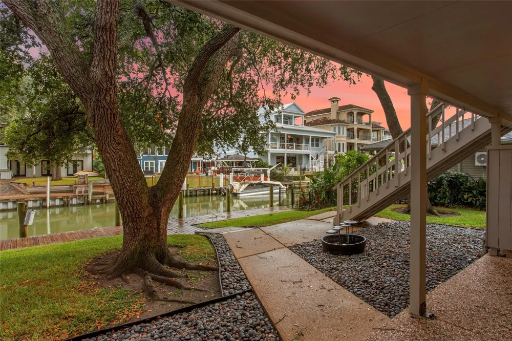 67 Harbor Lane Kemah, TX 77565