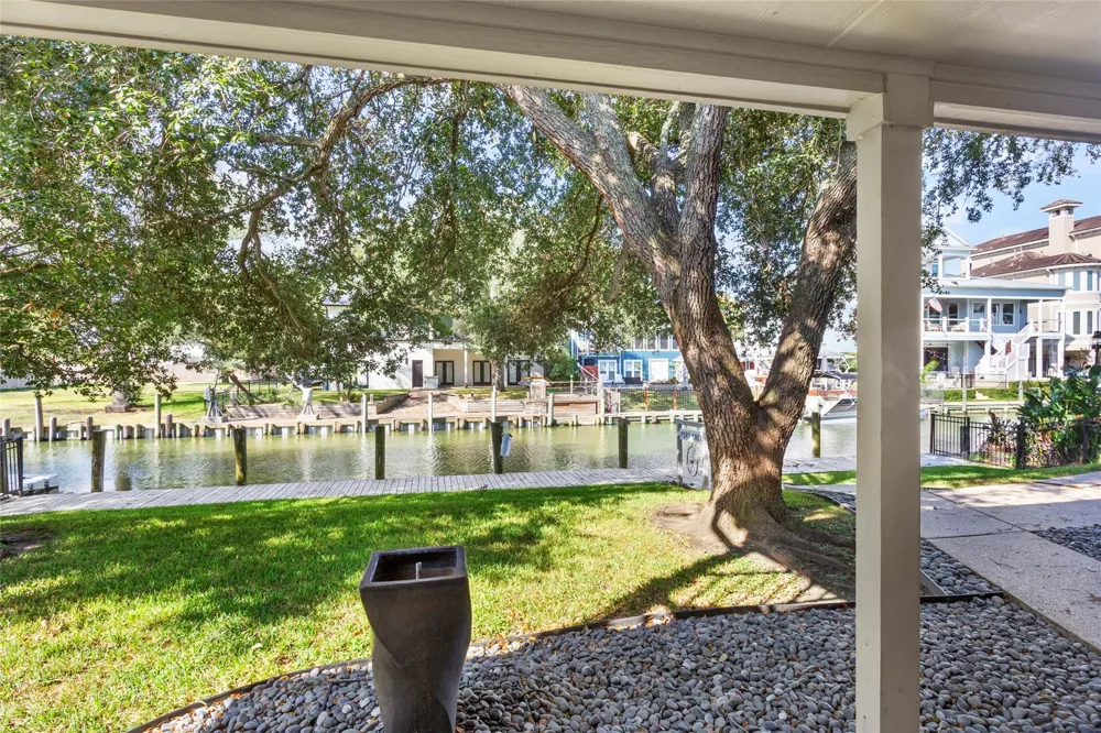 67 Harbor Lane Kemah, TX 77565
