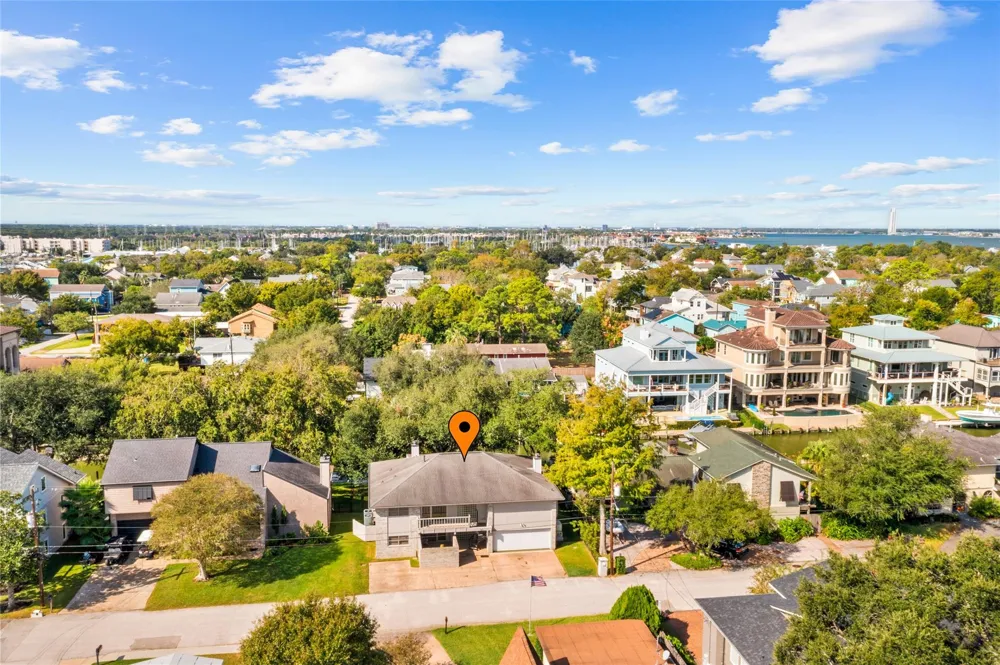 67 Harbor Lane Kemah, TX 77565