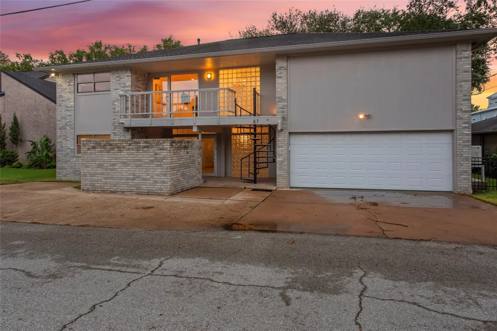 67 Harbor Lane Kemah, TX 77565