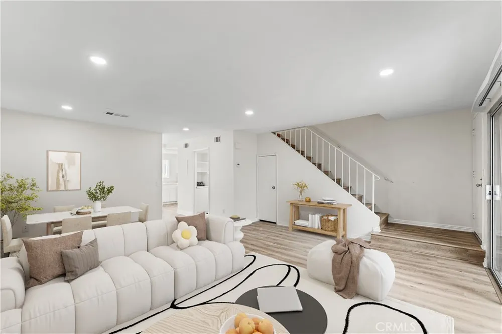 18316 Hatteras #20 Tarzana, CA 91356