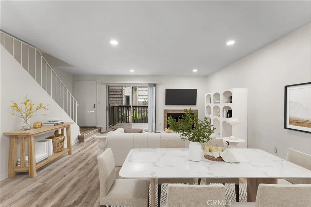 18316 Hatteras #20 Tarzana, CA 91356