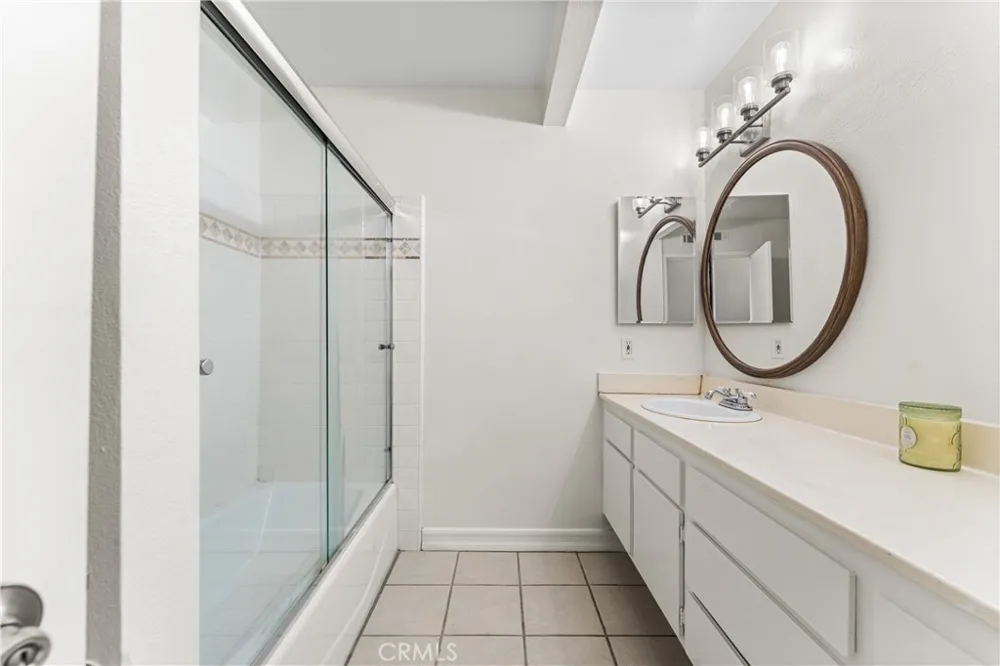 18316 Hatteras #20 Tarzana, CA 91356