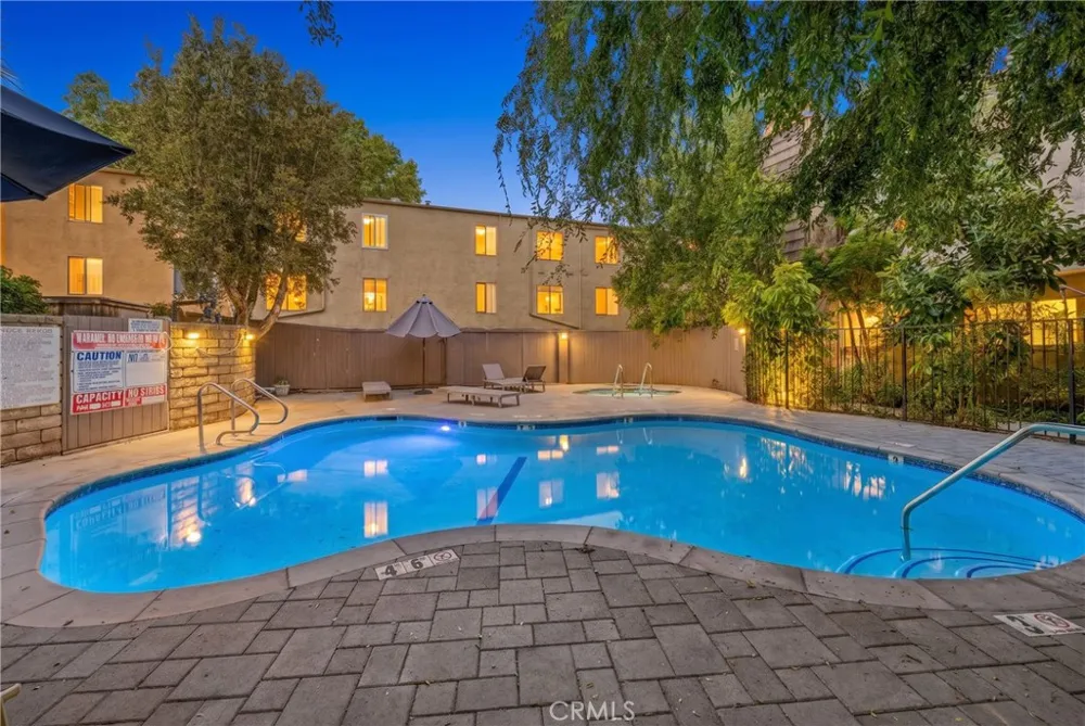 18316 Hatteras #20 Tarzana, CA 91356