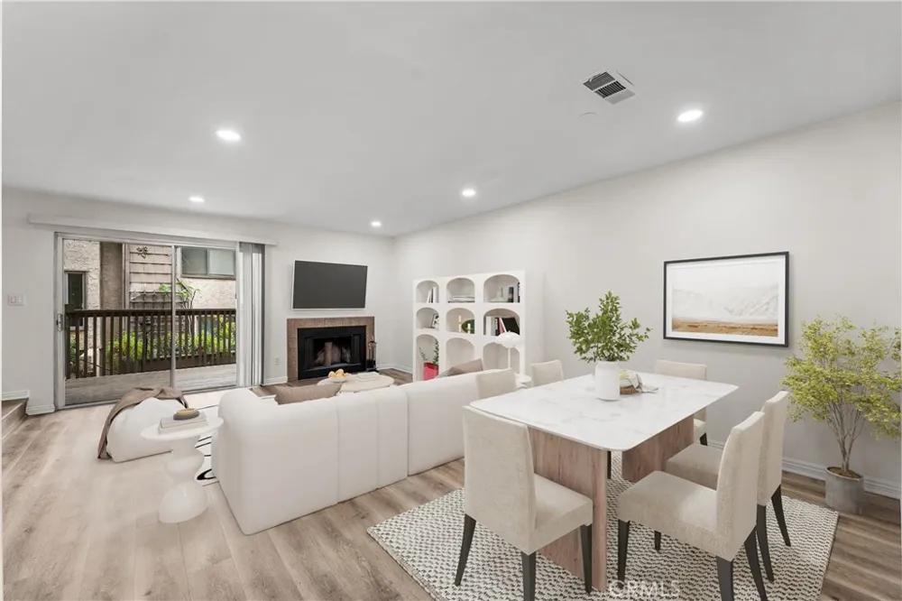 18316 Hatteras #20 Tarzana, CA 91356