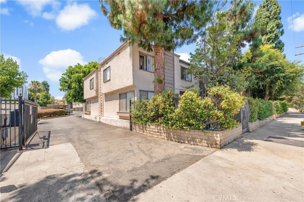 18316 Hatteras #20 Tarzana, CA 91356