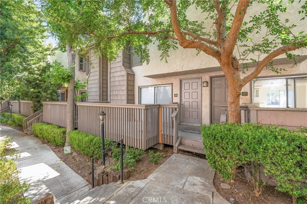 18316 Hatteras #20 Tarzana, CA 91356
