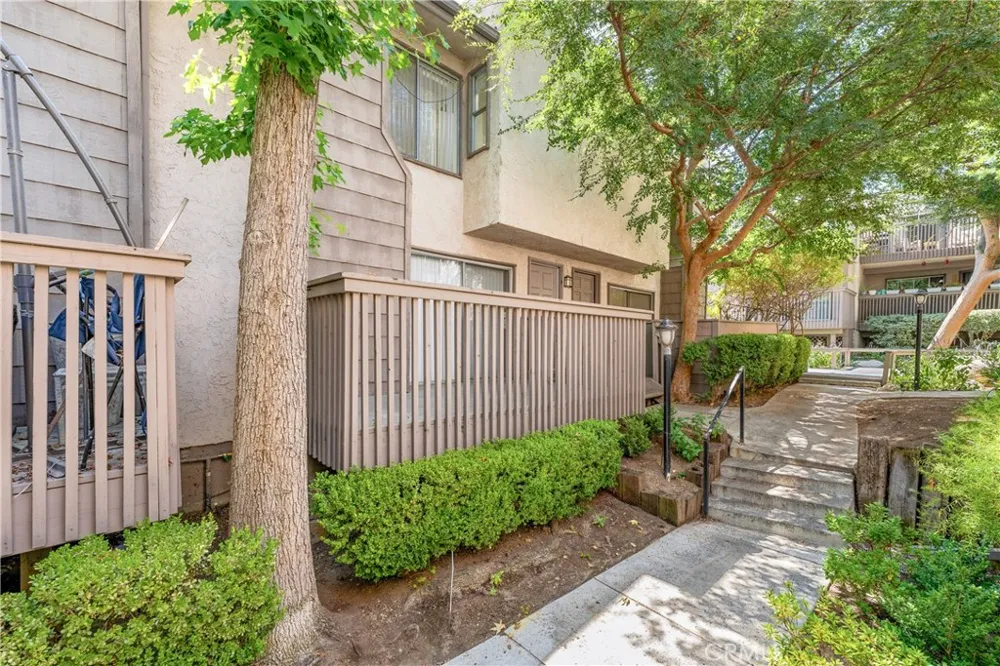 18316 Hatteras #20 Tarzana, CA 91356