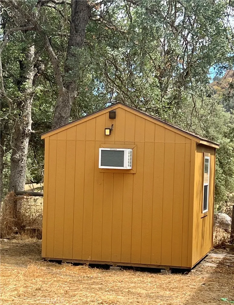 33831 Medford Auberry, CA 93602