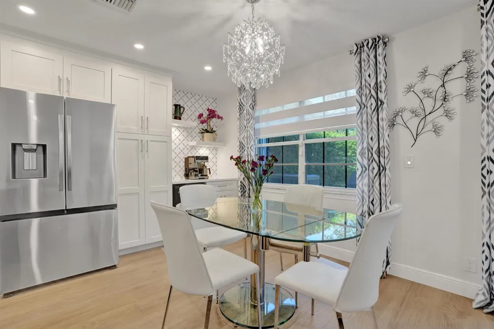 4921 Riverside Drive #606 Coral Springs, FL 33067