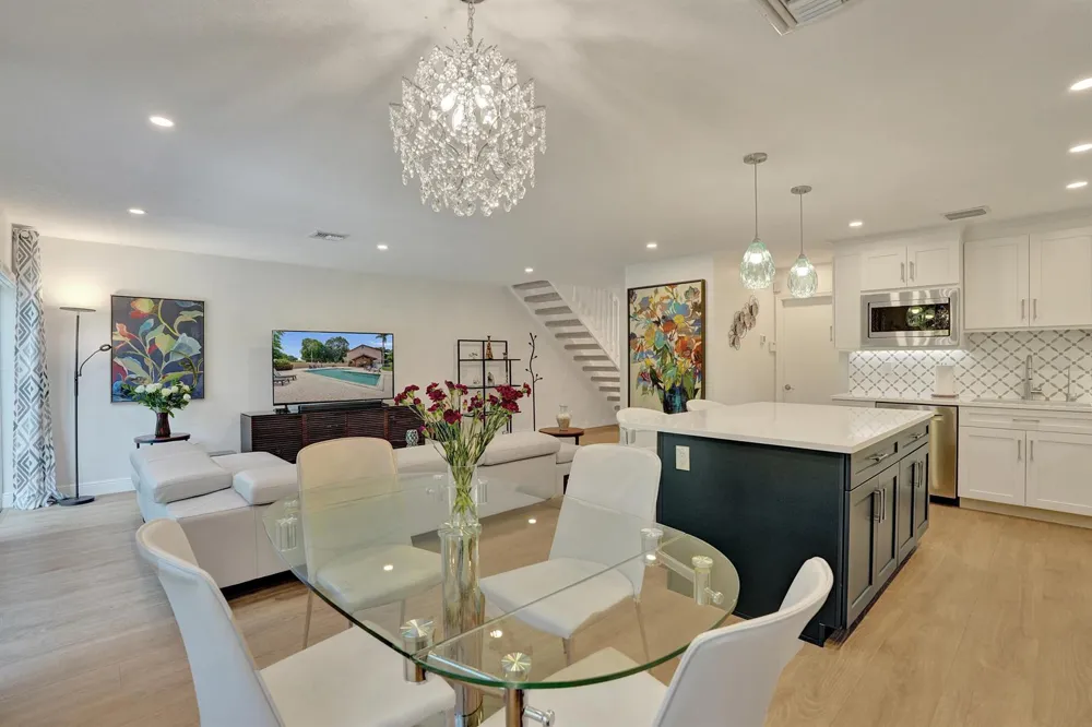4921 Riverside Drive #606 Coral Springs, FL 33067